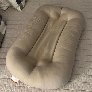 Snuggle me organic infant lounger taupe